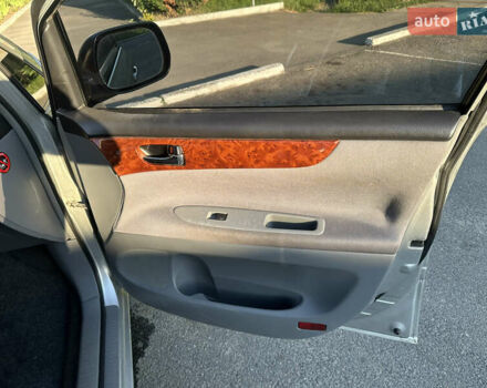 Сірий Тойота Авенсіс Версо, об'ємом двигуна 2 л та пробігом 250 тис. км за 5100 $, фото 10 на Automoto.ua