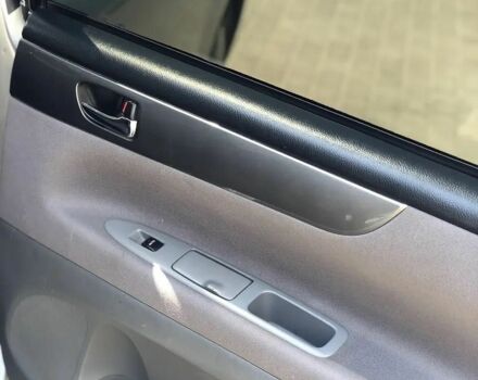 Сірий Тойота Авенсіс Версо, об'ємом двигуна 2 л та пробігом 340 тис. км за 4900 $, фото 8 на Automoto.ua