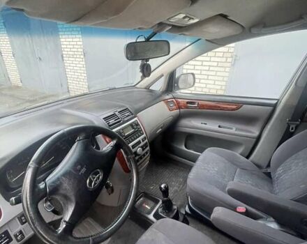 Сірий Тойота Авенсіс Версо, об'ємом двигуна 2 л та пробігом 287 тис. км за 3500 $, фото 1 на Automoto.ua