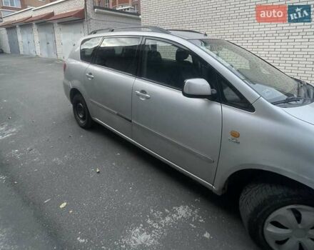 Сірий Тойота Авенсіс Версо, об'ємом двигуна 2 л та пробігом 287 тис. км за 3500 $, фото 4 на Automoto.ua