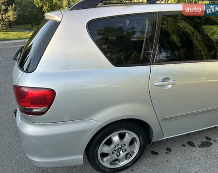 Сірий Тойота Авенсіс Версо, об'ємом двигуна 2 л та пробігом 250 тис. км за 5100 $, фото 14 на Automoto.ua