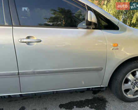 Сірий Тойота Авенсіс Версо, об'ємом двигуна 2 л та пробігом 250 тис. км за 5100 $, фото 16 на Automoto.ua