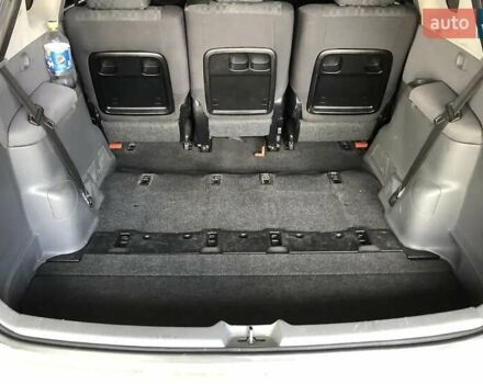 Серый Тойота Авенсис Версо, объемом двигателя 2 л и пробегом 340 тыс. км за 4900 $, фото 4 на Automoto.ua