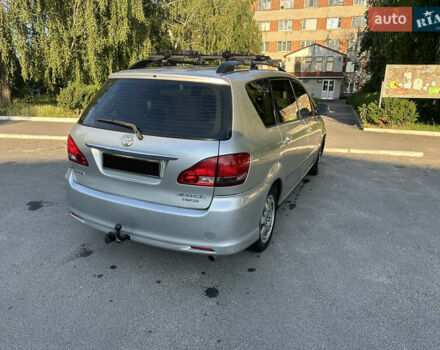 Сірий Тойота Авенсіс Версо, об'ємом двигуна 2 л та пробігом 250 тис. км за 5100 $, фото 6 на Automoto.ua