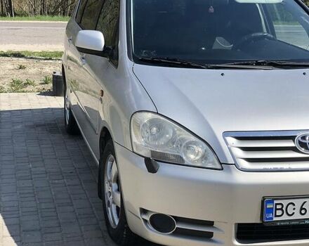 Серый Тойота Авенсис Версо, объемом двигателя 2 л и пробегом 330 тыс. км за 5450 $, фото 5 на Automoto.ua