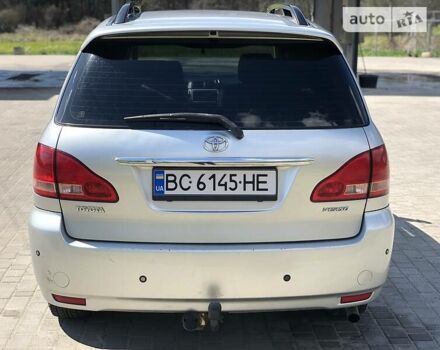Серый Тойота Авенсис Версо, объемом двигателя 2 л и пробегом 330 тыс. км за 5450 $, фото 1 на Automoto.ua