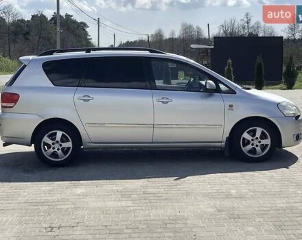 Серый Тойота Авенсис Версо, объемом двигателя 2 л и пробегом 340 тыс. км за 4900 $, фото 15 на Automoto.ua