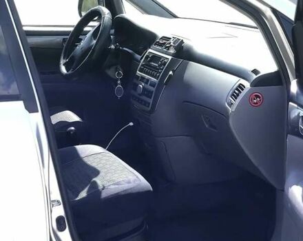 Серый Тойота Авенсис Версо, объемом двигателя 2 л и пробегом 340 тыс. км за 4900 $, фото 3 на Automoto.ua