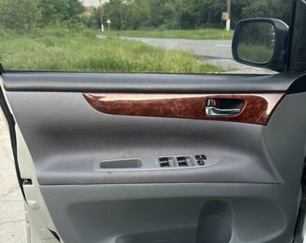 Сірий Тойота Авенсіс Версо, об'ємом двигуна 2 л та пробігом 250 тис. км за 5100 $, фото 46 на Automoto.ua