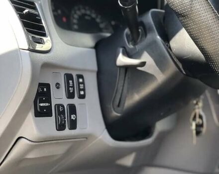 Серый Тойота Авенсис Версо, объемом двигателя 2 л и пробегом 340 тыс. км за 4900 $, фото 5 на Automoto.ua