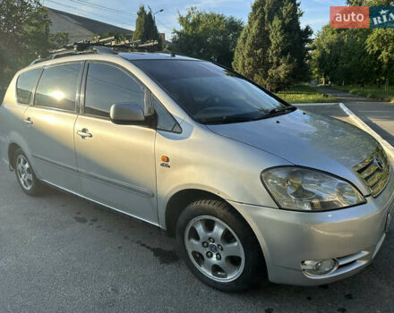 Сірий Тойота Авенсіс Версо, об'ємом двигуна 2 л та пробігом 250 тис. км за 5100 $, фото 7 на Automoto.ua