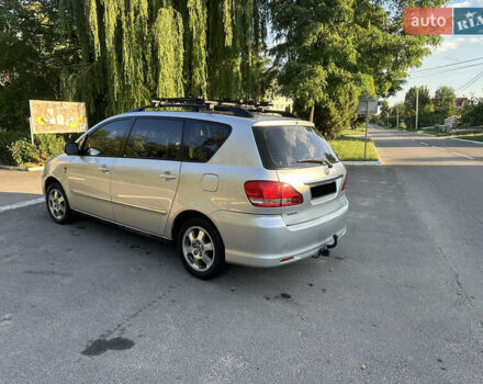 Сірий Тойота Авенсіс Версо, об'ємом двигуна 2 л та пробігом 250 тис. км за 5100 $, фото 2 на Automoto.ua