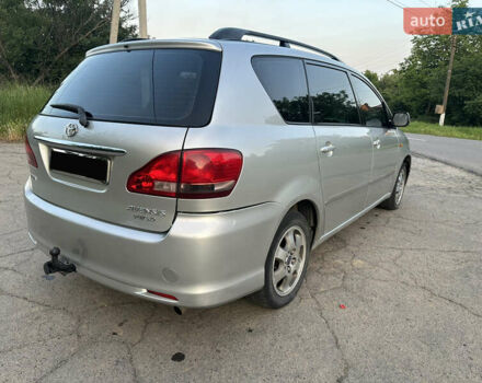 Сірий Тойота Авенсіс Версо, об'ємом двигуна 2 л та пробігом 250 тис. км за 5100 $, фото 39 на Automoto.ua