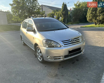 Сірий Тойота Авенсіс Версо, об'ємом двигуна 2 л та пробігом 250 тис. км за 5100 $, фото 8 на Automoto.ua