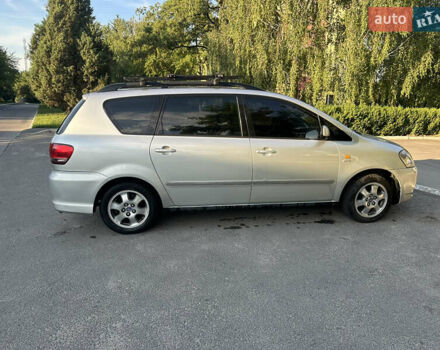 Сірий Тойота Авенсіс Версо, об'ємом двигуна 2 л та пробігом 250 тис. км за 5100 $, фото 5 на Automoto.ua