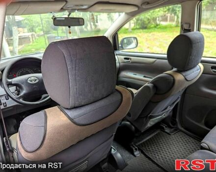 Серый Тойота Авенсис Версо, объемом двигателя 2 л и пробегом 395 тыс. км за 5250 $, фото 8 на Automoto.ua