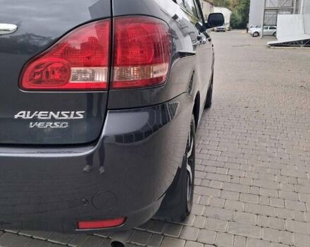 Серый Тойота Авенсис Версо, объемом двигателя 2 л и пробегом 278 тыс. км за 7400 $, фото 7 на Automoto.ua
