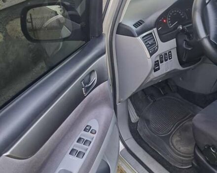 Сірий Тойота Авенсіс Версо, об'ємом двигуна 2 л та пробігом 416 тис. км за 5000 $, фото 7 на Automoto.ua