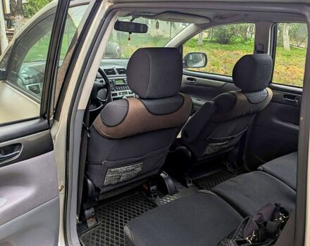 Серый Тойота Авенсис Версо, объемом двигателя 2 л и пробегом 395 тыс. км за 5250 $, фото 11 на Automoto.ua