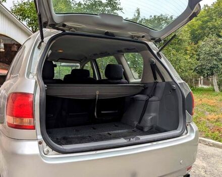 Серый Тойота Авенсис Версо, объемом двигателя 2 л и пробегом 395 тыс. км за 5250 $, фото 3 на Automoto.ua