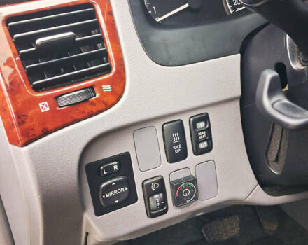 Серый Тойота Авенсис Версо, объемом двигателя 2 л и пробегом 278 тыс. км за 7400 $, фото 22 на Automoto.ua