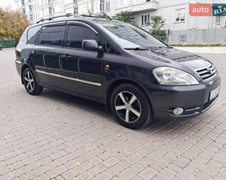 Серый Тойота Авенсис Версо, объемом двигателя 2 л и пробегом 278 тыс. км за 7400 $, фото 2 на Automoto.ua