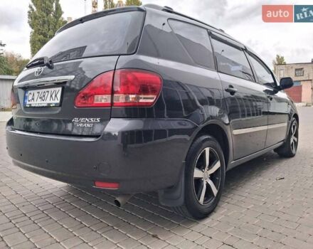 Серый Тойота Авенсис Версо, объемом двигателя 2 л и пробегом 278 тыс. км за 7400 $, фото 4 на Automoto.ua