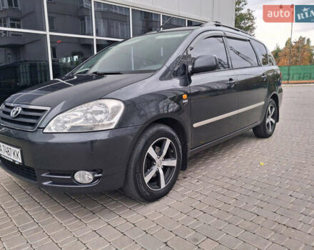 Серый Тойота Авенсис Версо, объемом двигателя 2 л и пробегом 278 тыс. км за 7400 $, фото 1 на Automoto.ua