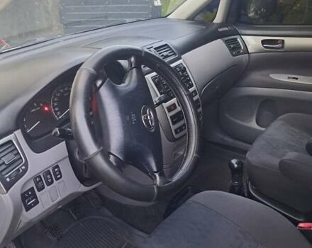 Сірий Тойота Авенсіс Версо, об'ємом двигуна 2 л та пробігом 416 тис. км за 5000 $, фото 12 на Automoto.ua