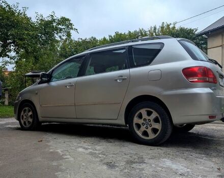 Серый Тойота Авенсис Версо, объемом двигателя 2 л и пробегом 395 тыс. км за 5250 $, фото 4 на Automoto.ua