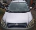Серый Тойота Авенсис Версо, объемом двигателя 2 л и пробегом 250 тыс. км за 2500 $, фото 1 на Automoto.ua