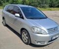 Сірий Тойота Авенсіс Версо, об'ємом двигуна 2 л та пробігом 416 тис. км за 5000 $, фото 3 на Automoto.ua