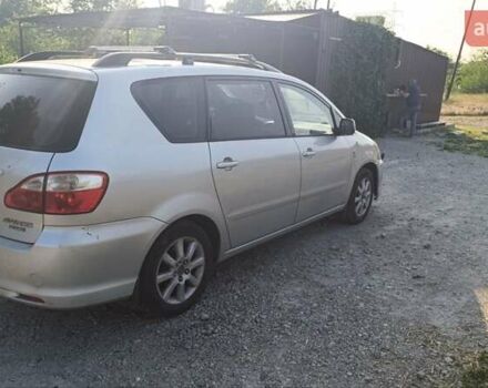 Серый Тойота Авенсис Версо, объемом двигателя 2 л и пробегом 231 тыс. км за 6300 $, фото 2 на Automoto.ua