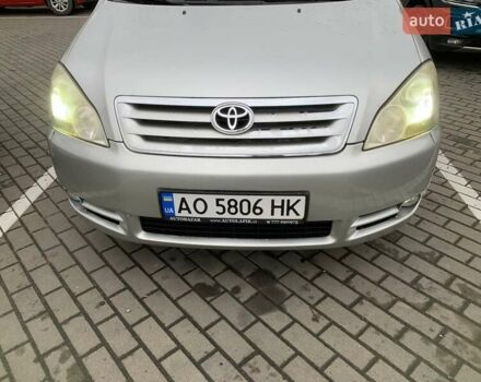 Серый Тойота Авенсис Версо, объемом двигателя 2 л и пробегом 256 тыс. км за 5500 $, фото 1 на Automoto.ua