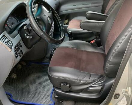 Серый Тойота Авенсис Версо, объемом двигателя 2 л и пробегом 256 тыс. км за 5500 $, фото 12 на Automoto.ua