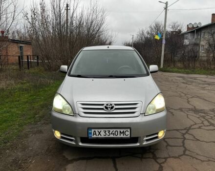 Серый Тойота Авенсис Версо, объемом двигателя 2 л и пробегом 330 тыс. км за 5249 $, фото 1 на Automoto.ua