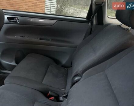 Серый Тойота Авенсис Версо, объемом двигателя 2 л и пробегом 267 тыс. км за 3880 $, фото 5 на Automoto.ua