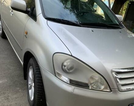 Серый Тойота Авенсис Версо, объемом двигателя 2 л и пробегом 256 тыс. км за 5500 $, фото 4 на Automoto.ua