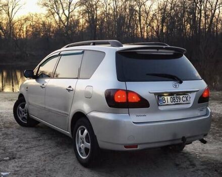 Серый Тойота Авенсис Версо, объемом двигателя 2 л и пробегом 240 тыс. км за 6500 $, фото 4 на Automoto.ua
