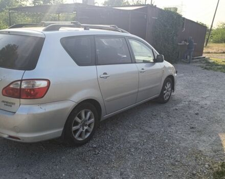 Серый Тойота Авенсис Версо, объемом двигателя 2 л и пробегом 231 тыс. км за 5600 $, фото 2 на Automoto.ua