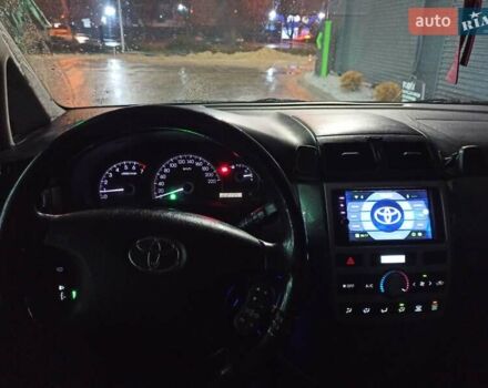 Серый Тойота Авенсис Версо, объемом двигателя 2 л и пробегом 240 тыс. км за 6500 $, фото 13 на Automoto.ua