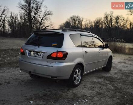 Серый Тойота Авенсис Версо, объемом двигателя 2 л и пробегом 240 тыс. км за 6500 $, фото 3 на Automoto.ua