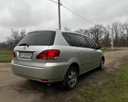 Серый Тойота Авенсис Версо, объемом двигателя 2 л и пробегом 330 тыс. км за 5249 $, фото 5 на Automoto.ua