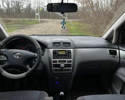 Серый Тойота Авенсис Версо, объемом двигателя 2 л и пробегом 330 тыс. км за 5249 $, фото 8 на Automoto.ua