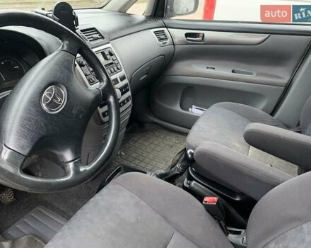 Серый Тойота Авенсис Версо, объемом двигателя 2 л и пробегом 267 тыс. км за 3880 $, фото 7 на Automoto.ua