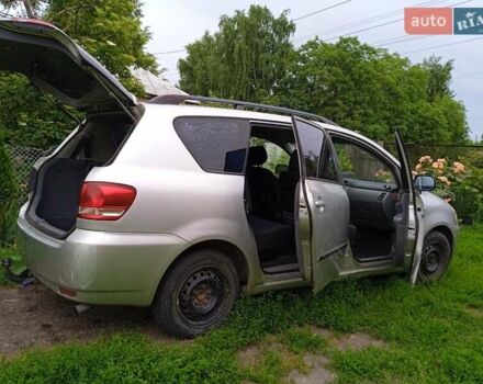 Сірий Тойота Авенсіс Версо, об'ємом двигуна 2 л та пробігом 335 тис. км за 4200 $, фото 3 на Automoto.ua