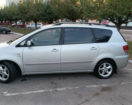 Сірий Тойота Авенсіс Версо, об'ємом двигуна 2 л та пробігом 388 тис. км за 5200 $, фото 2 на Automoto.ua