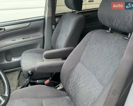 Серый Тойота Авенсис Версо, объемом двигателя 2 л и пробегом 267 тыс. км за 3880 $, фото 8 на Automoto.ua