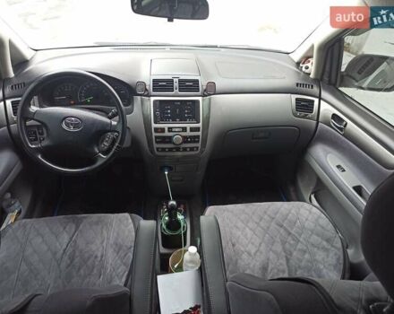Серый Тойота Авенсис Версо, объемом двигателя 2 л и пробегом 240 тыс. км за 6500 $, фото 8 на Automoto.ua