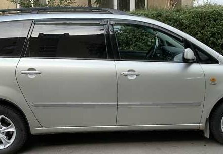 Серый Тойота Авенсис Версо, объемом двигателя 2 л и пробегом 256 тыс. км за 5500 $, фото 5 на Automoto.ua